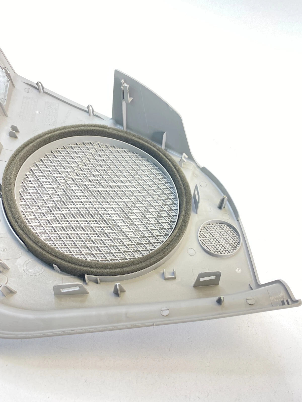 03-06 MERCEDES-BENZ E500 REAR RIGHT SIDE DOOR SPEAKER GRILLE COVER 2117370688