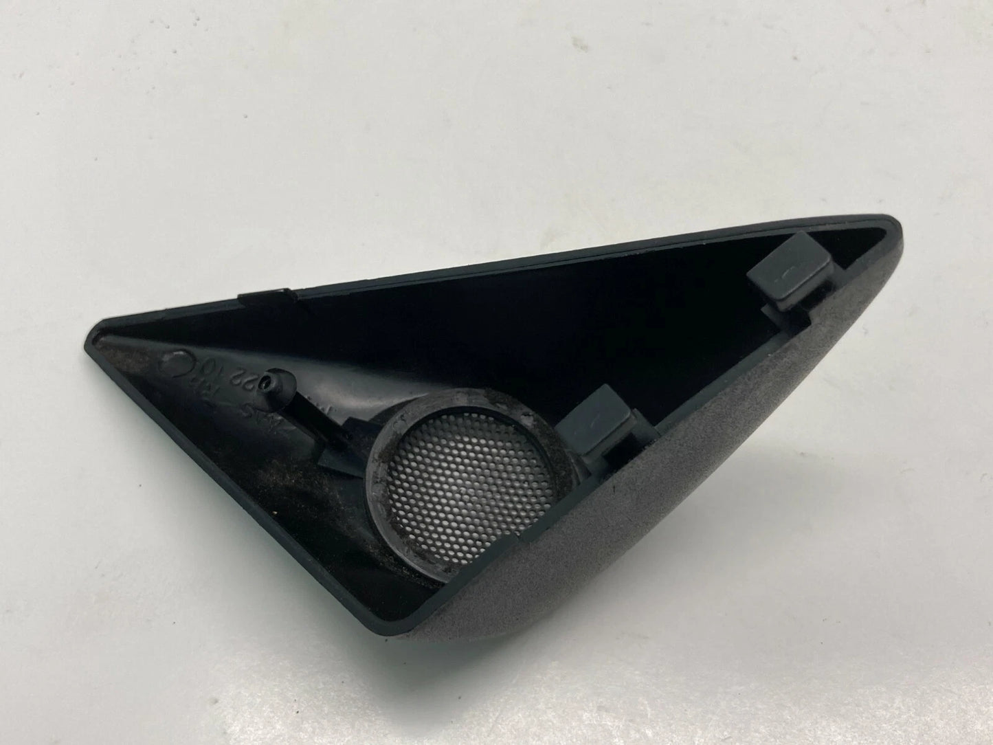 1997-2003 MITSUBISHI DIAMANTE FRONT RIGHT PASSENGER INNER TWEETER SPEAKER COVER