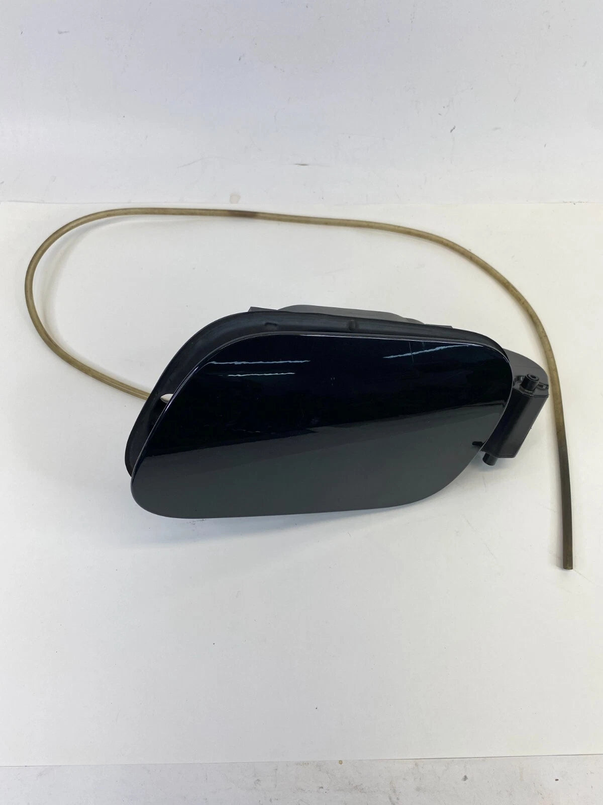 2011-2017 VOLKSWAGEN TOUAREG FUEL TANK DOOR FLAP REAR RIGHT SIDE OEM 7P6-809-857