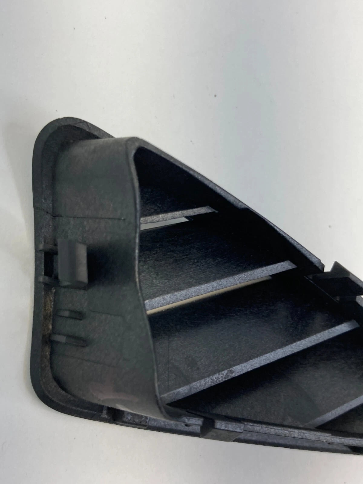 2009-2017 VOLKSWAGEN TIGUAN FRONT RIGHT SIDE DASH UPPER DEFROST AIR VENT GRILLE