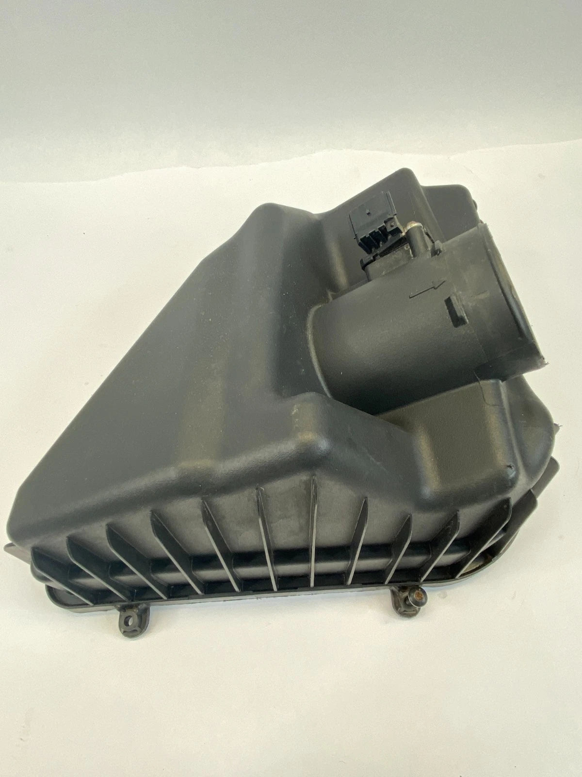 2009-2017 CHEVROLET TRAVERSE ENGINE AIR CLEANER FILTER INTAKE BOX COVER TOP OEM