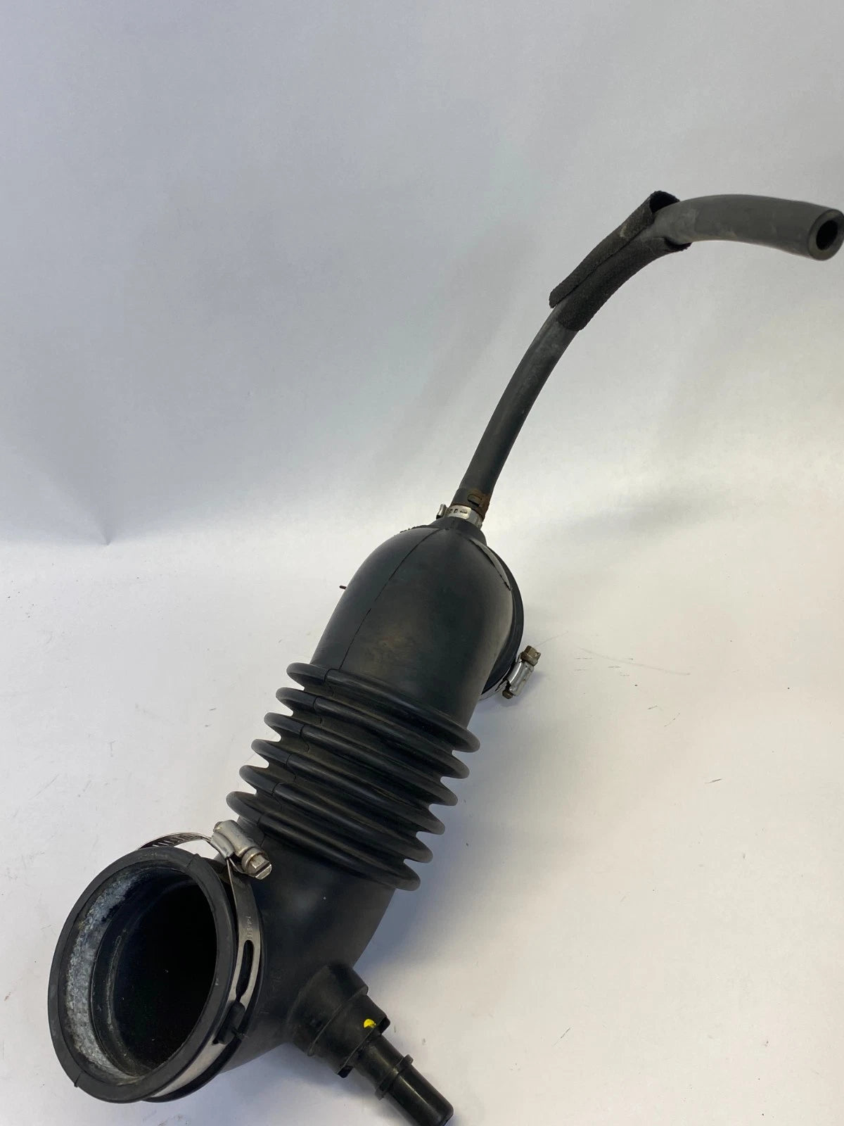 2009-2012 FORD ESCAPE 2.5L L4 AT AIR CLEANER INTAKE HOSE PIPE TUBE 9L84-9R504-CB