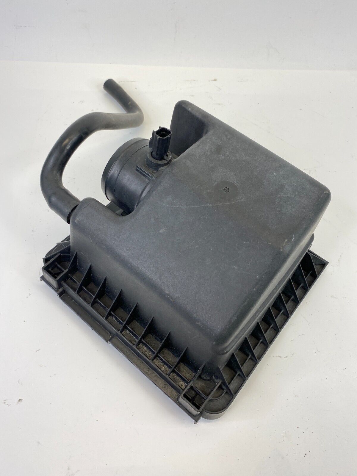 2009 2010 Dodge Journey 2.4L Air Cleaner Box Housing Filter Cover OEM