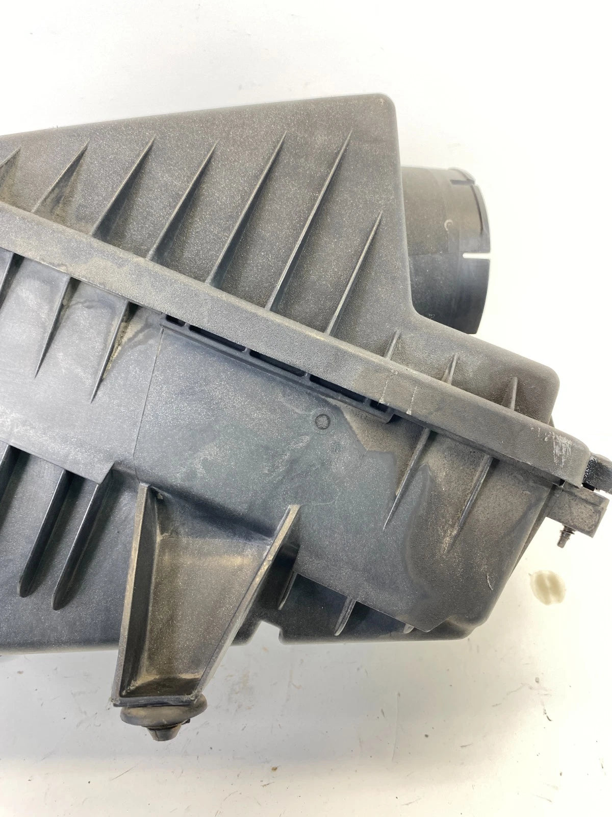 2000-2009 GMC YUKON 5.3L AIR CLEANER FILTER INTAKE BOX ASSEMBLY OEM