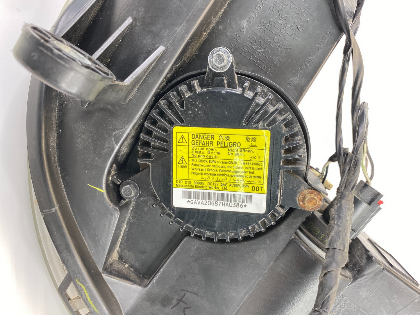 2009-2014 VW Volkswagen Routan Front Left Driver Headlight Headlamp 05113439A