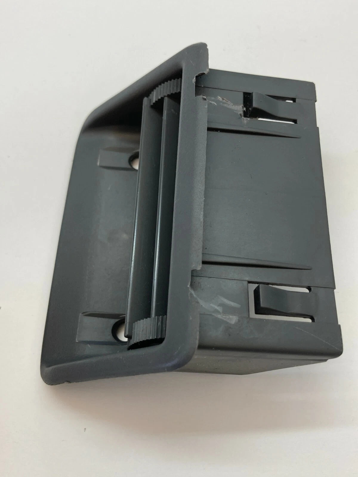 1997-2003 CHEVROLET MALIBU DASHBOARD LOWER CENTER AIR VENT DUCT OEM 22607544
