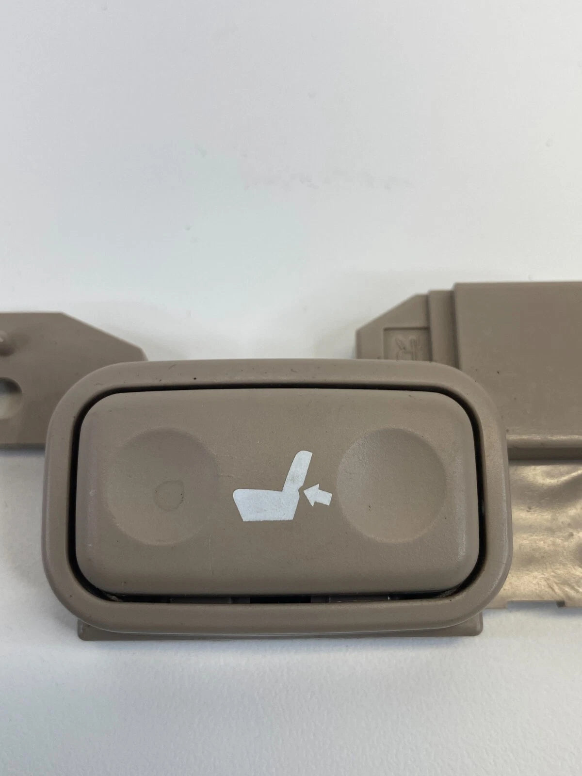 1997-2001 LEXUS ES300 FRONT LEFT DRIVER SIDE SEAT LUMBAR CONTROL SWITCH OEM