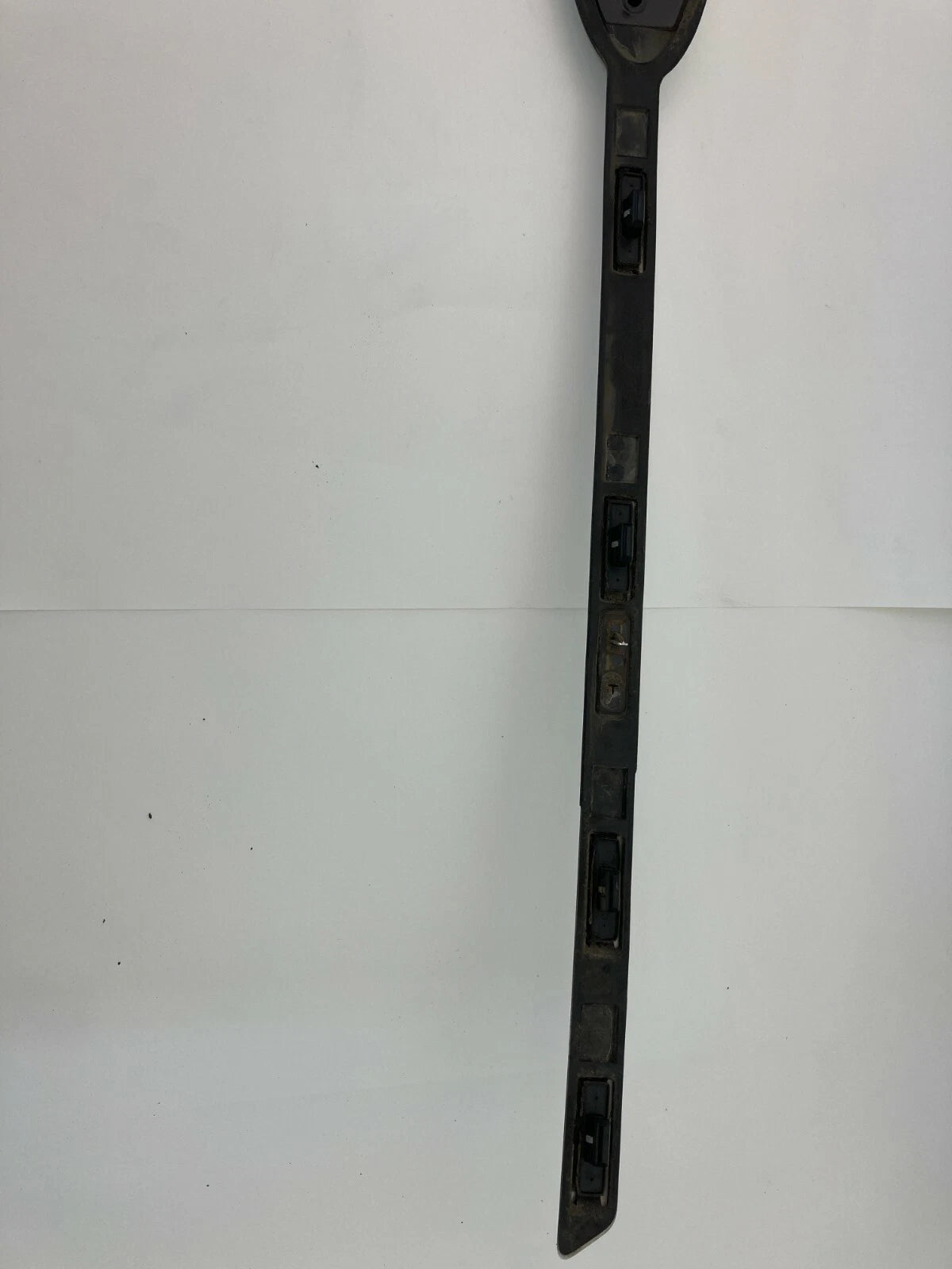 2013-2019 FORD TAURUS TRUNK LID MOLDING CHROME W/CAMERA HOLE DG13-54425A22A OEM