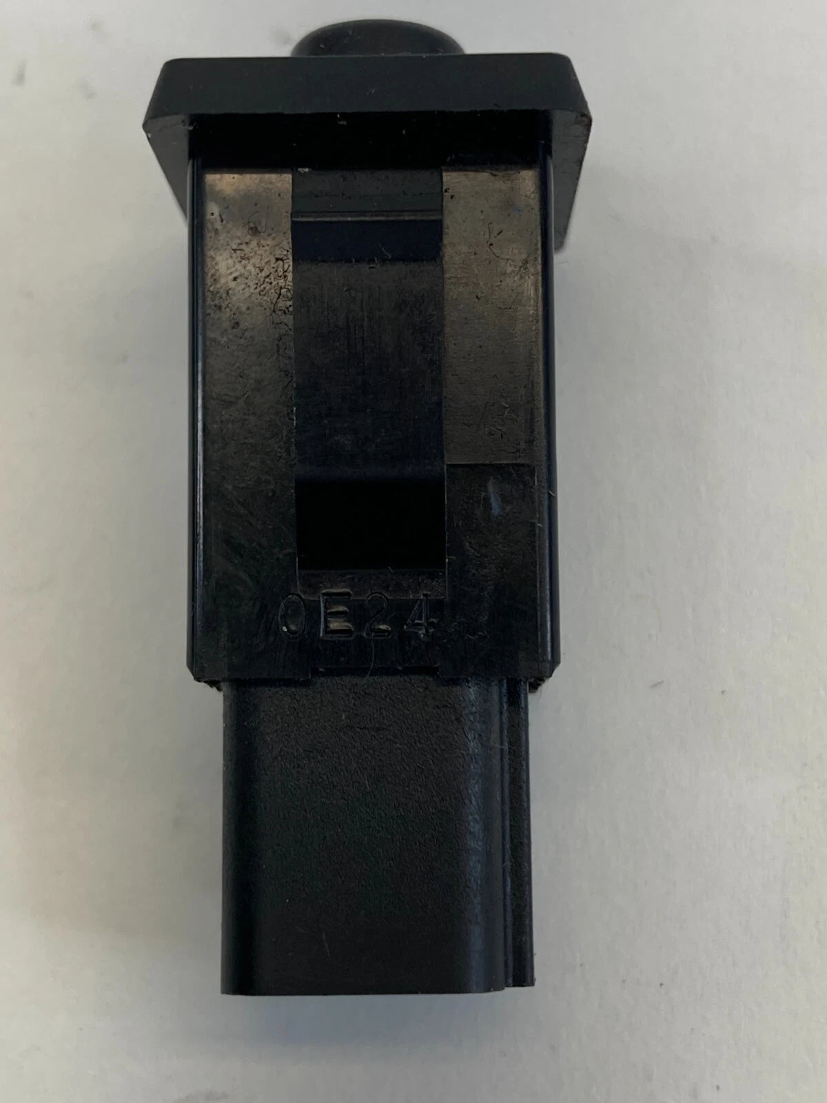 1999-2003 TOYOTA SOLARA TRUNK LID RELEASE BUTTON CONTROL SWITCH 15A086 OEM