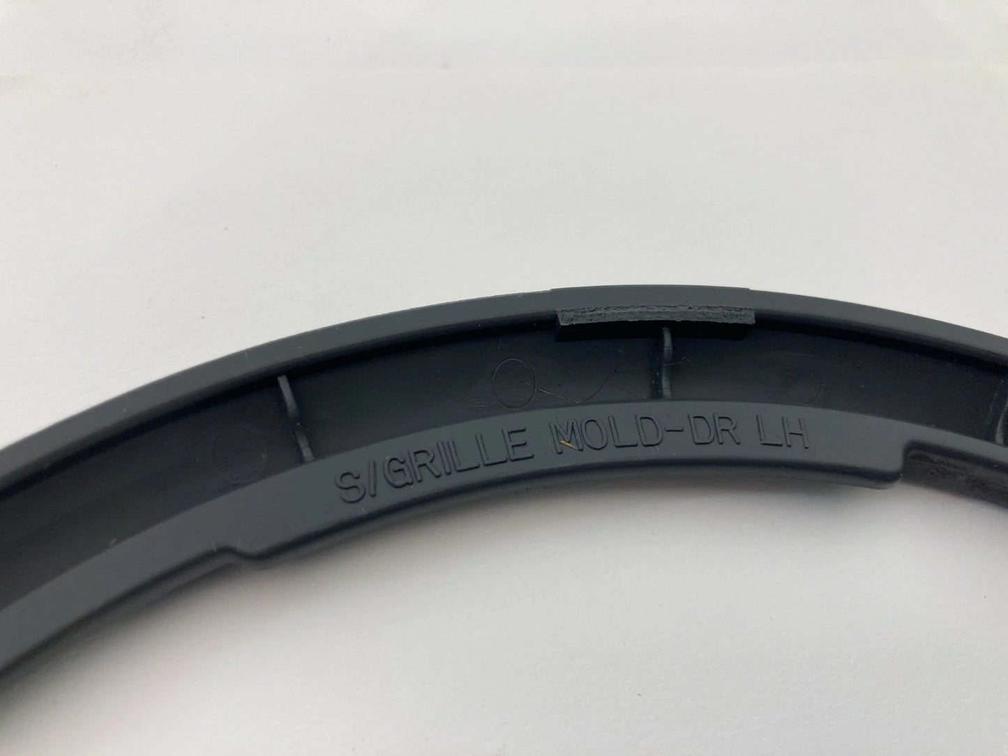 2003-2009 KIA SORENTO REAR LEFT DOOR AUDIO SPEAKER COVER MOLDING 823213E000 OEM