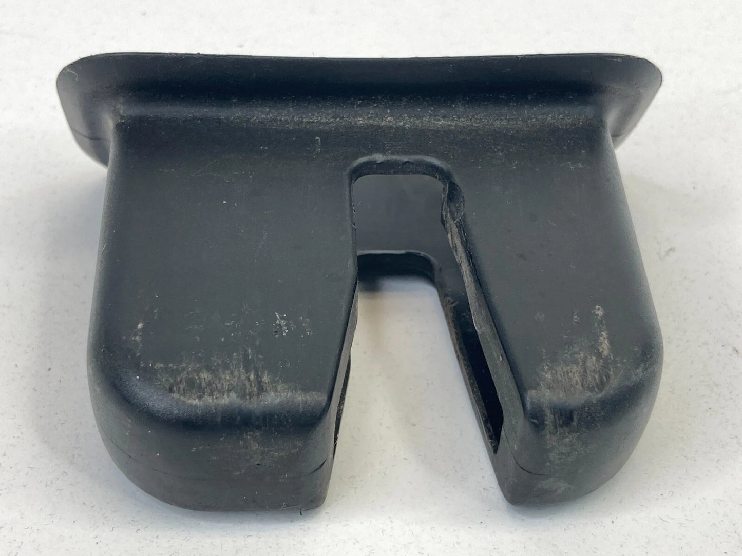2005-2010 VOLKSWAGEN JETTA SEDAN REAR TRUNK LATCH LID COVER 4E0827520B01C OEM