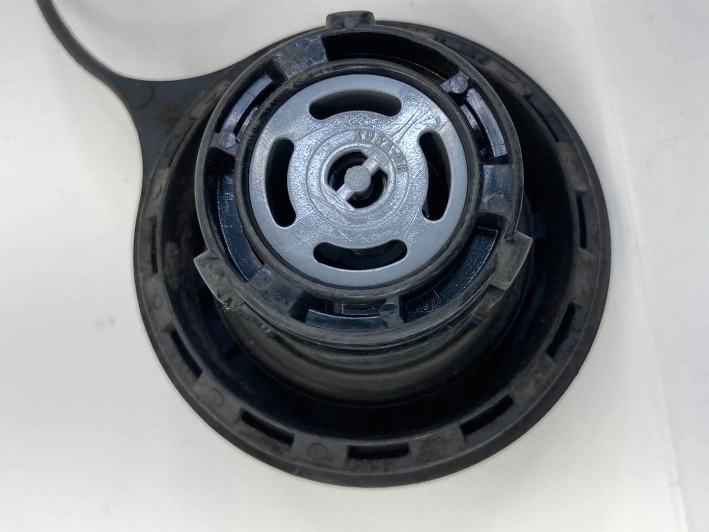 1998-2004 LINCOLN NAVIGATOR 5.4L V8 SUV GAS FUEL TANK FILLER CAP ASSEMBLY OEM