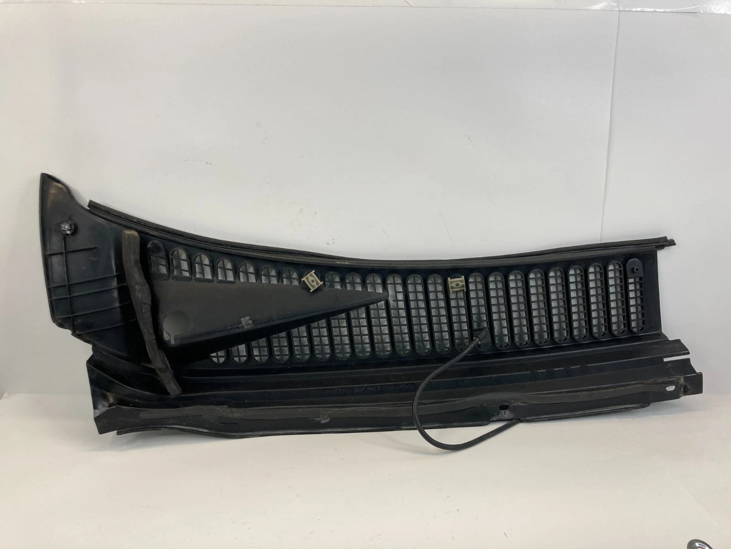 1999-2001 FORD F-250 F250 SUPER DUTY WINDSHIELD LEFT WIPER COWL F81B-2502223AKW