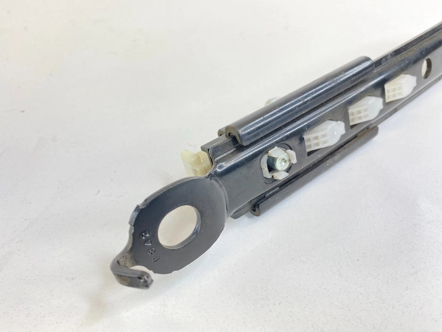 2009 2010 PONTIAC VIBE HATCHBACK FRONT LEFT OR RIGHT SEAT BELT HEIGHT ADJUSTER