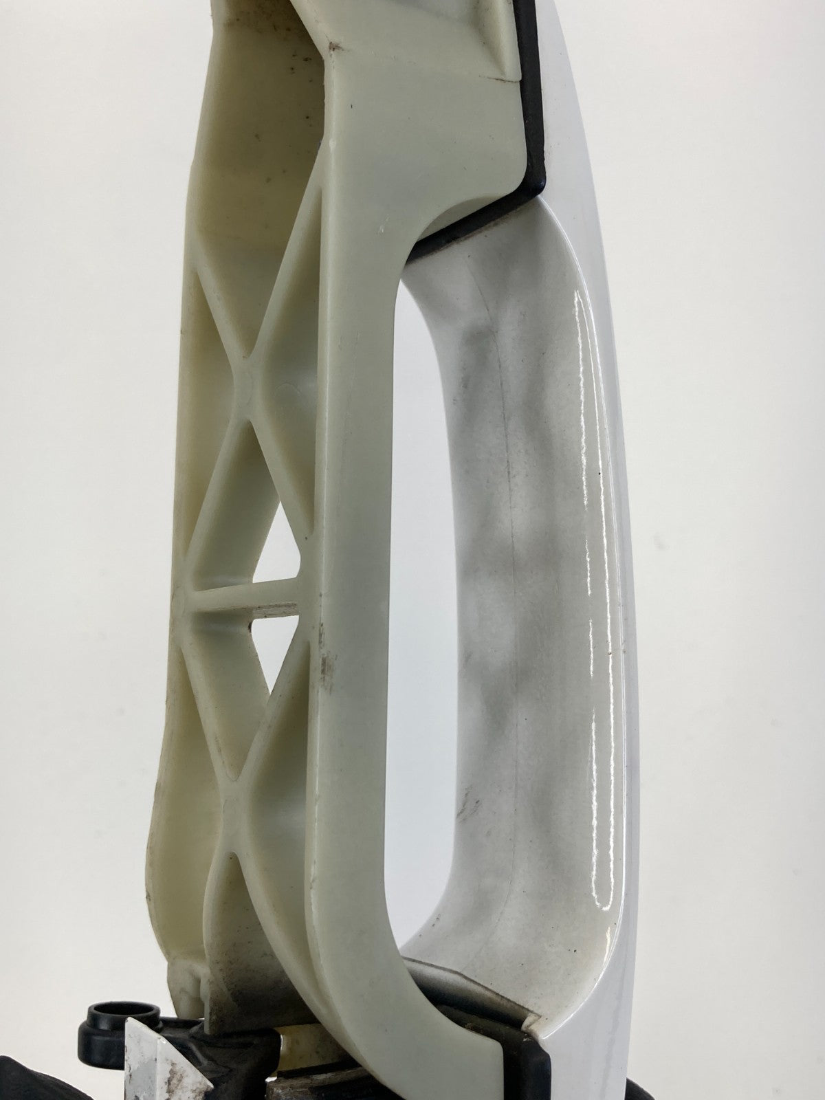 05-10 Pontiac G6 Rear Left Side Exterior Door Handle Assembly 8554 White OEM