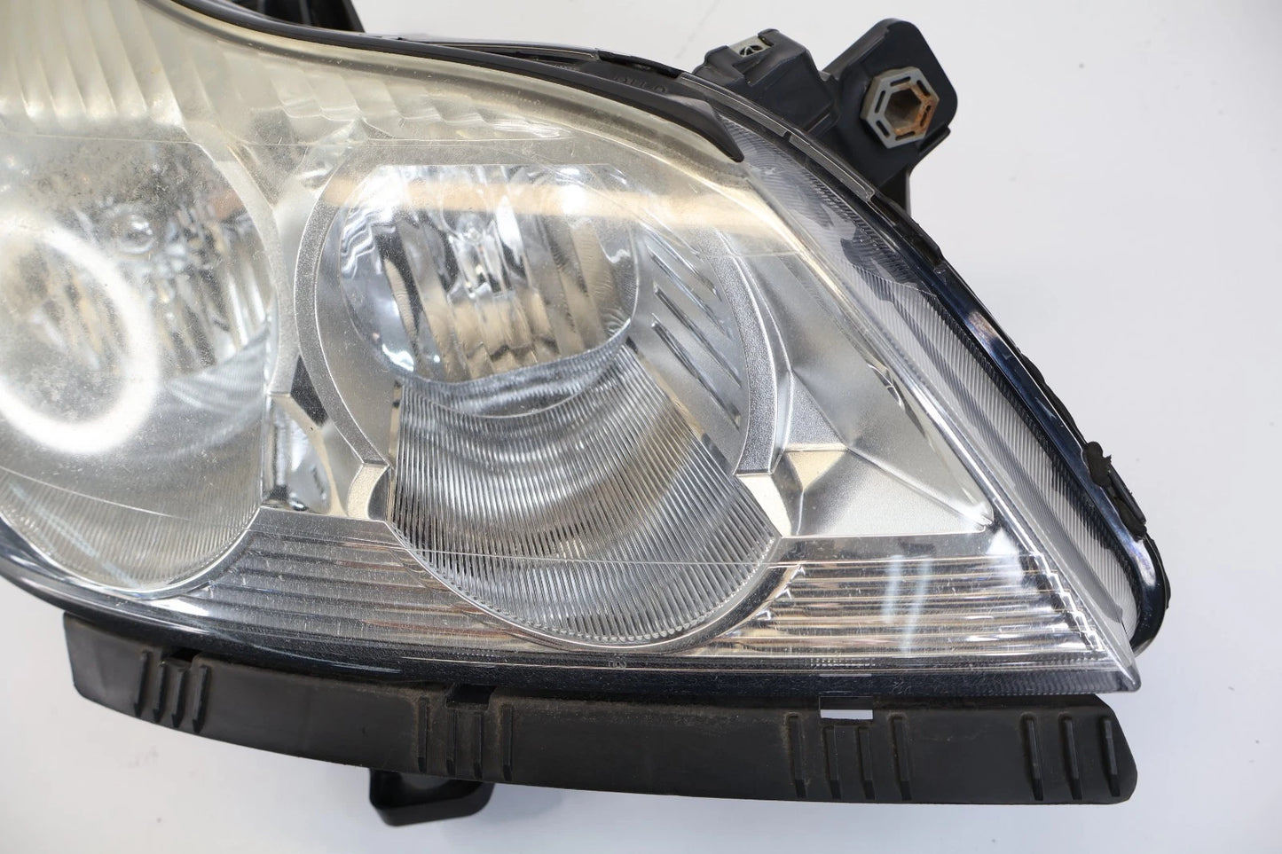 2009-2012 CHEVROLET TRAVERSE RIGHT PASSENGER SIDE HALOGEN HEADLIGHT LAMP OEM