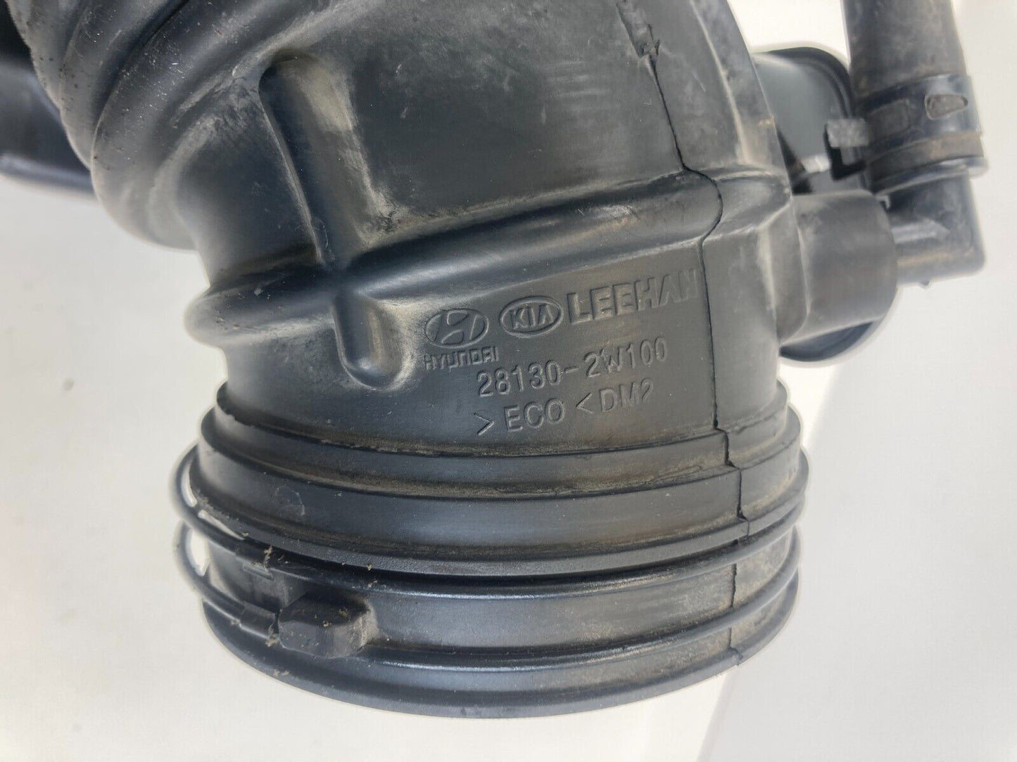 2013-2018 Hyundai Santa Fe 3.3L Engine Air Cleaner Intake Hose Tube 28130-2W100