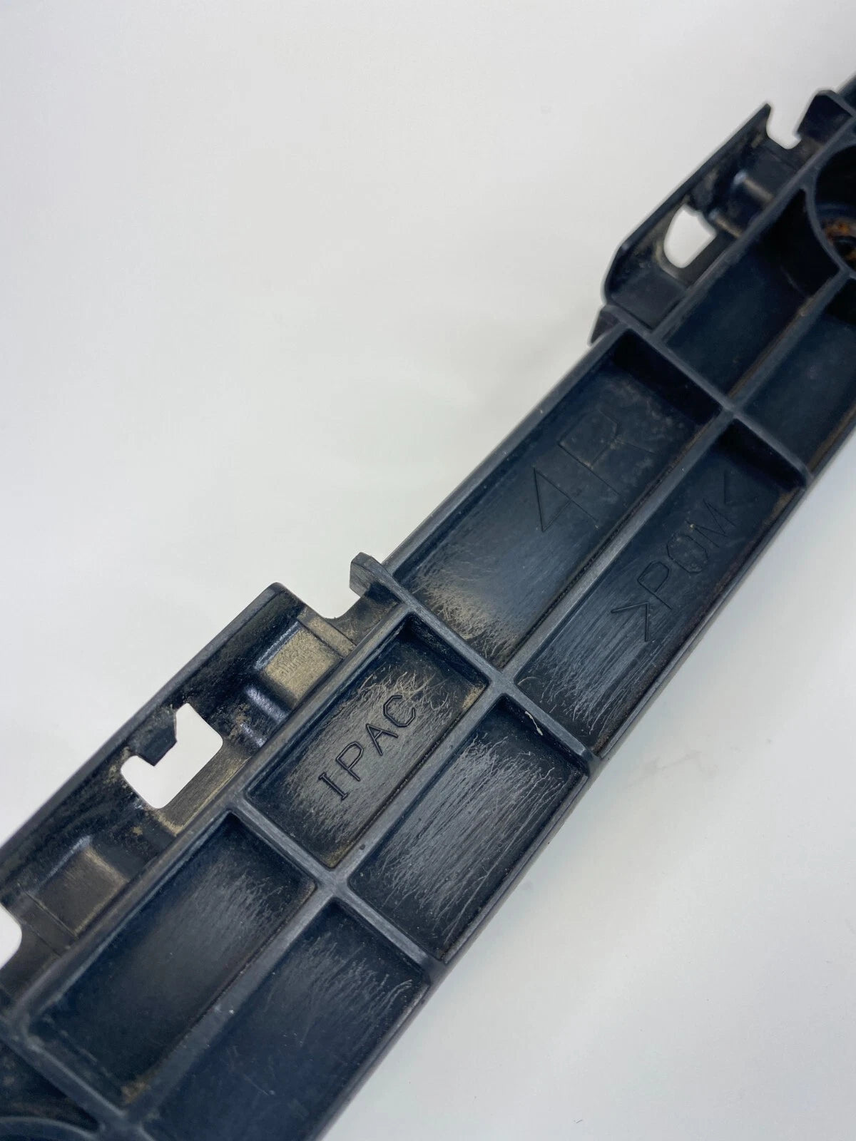 07-11 TOYOTA CAMRY REAR RIGHT SIDE BUMPER SUPPORT BRACKET RETAINER 52157-06010