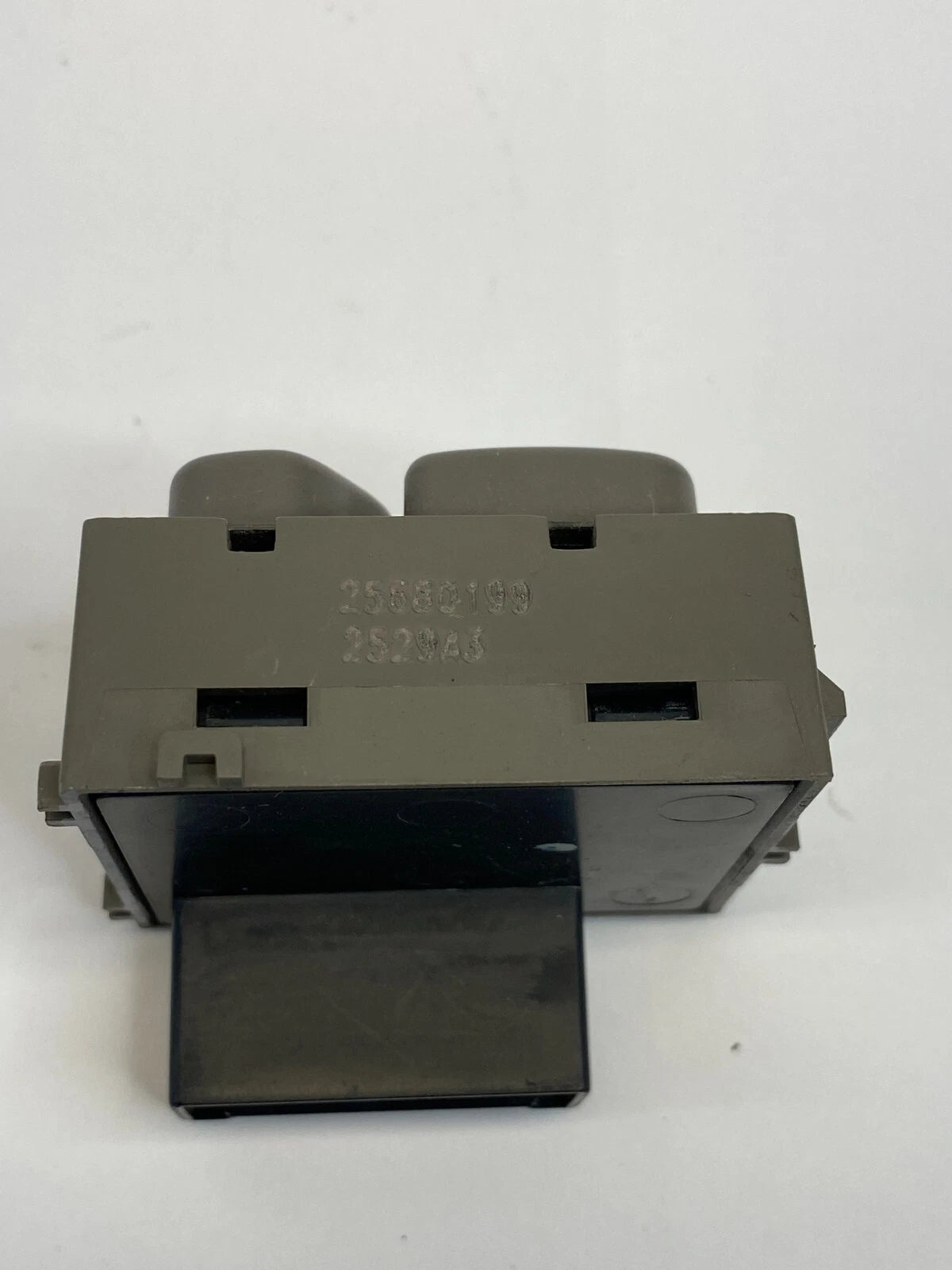 2000-2003 CADILLAC DEVILLE REAR RIGHT SIDE POWER HEATED SEAT SWITCH 25680199