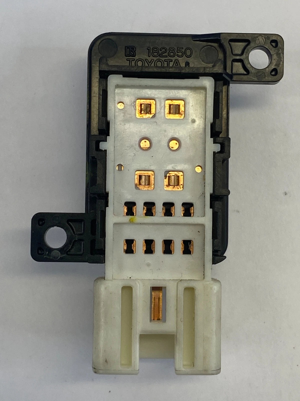 2004-2010 TOYOTA SIENNA FRONT SEAT LUMBAR CONTROL SWITCH 182850 OEM
