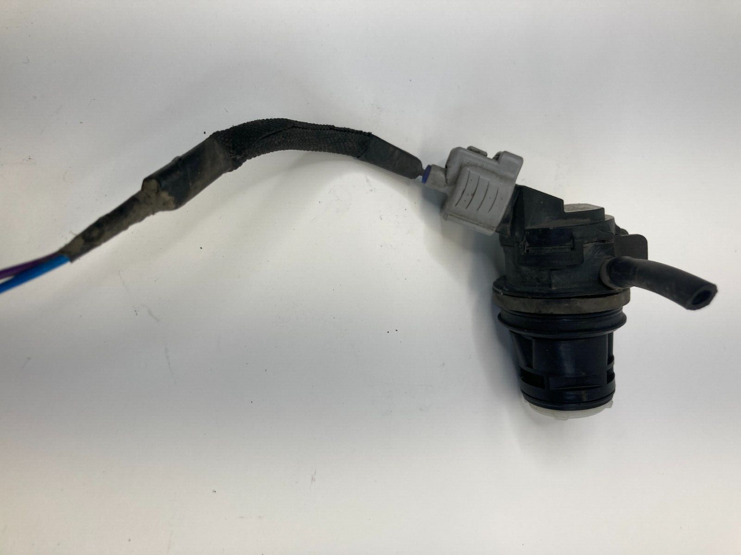 2014-2015 Toyota Prius Rear Back Windshield Washer Pump 85330-60180 OEM