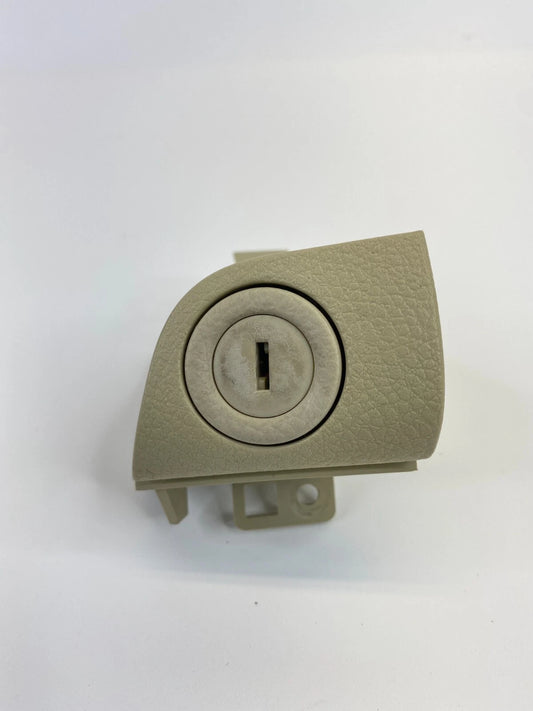2006 07 08 09 2010 INFINITI M35 M45 GLOVE BOX PUSH BUTTON LOCK LATCH OEM
