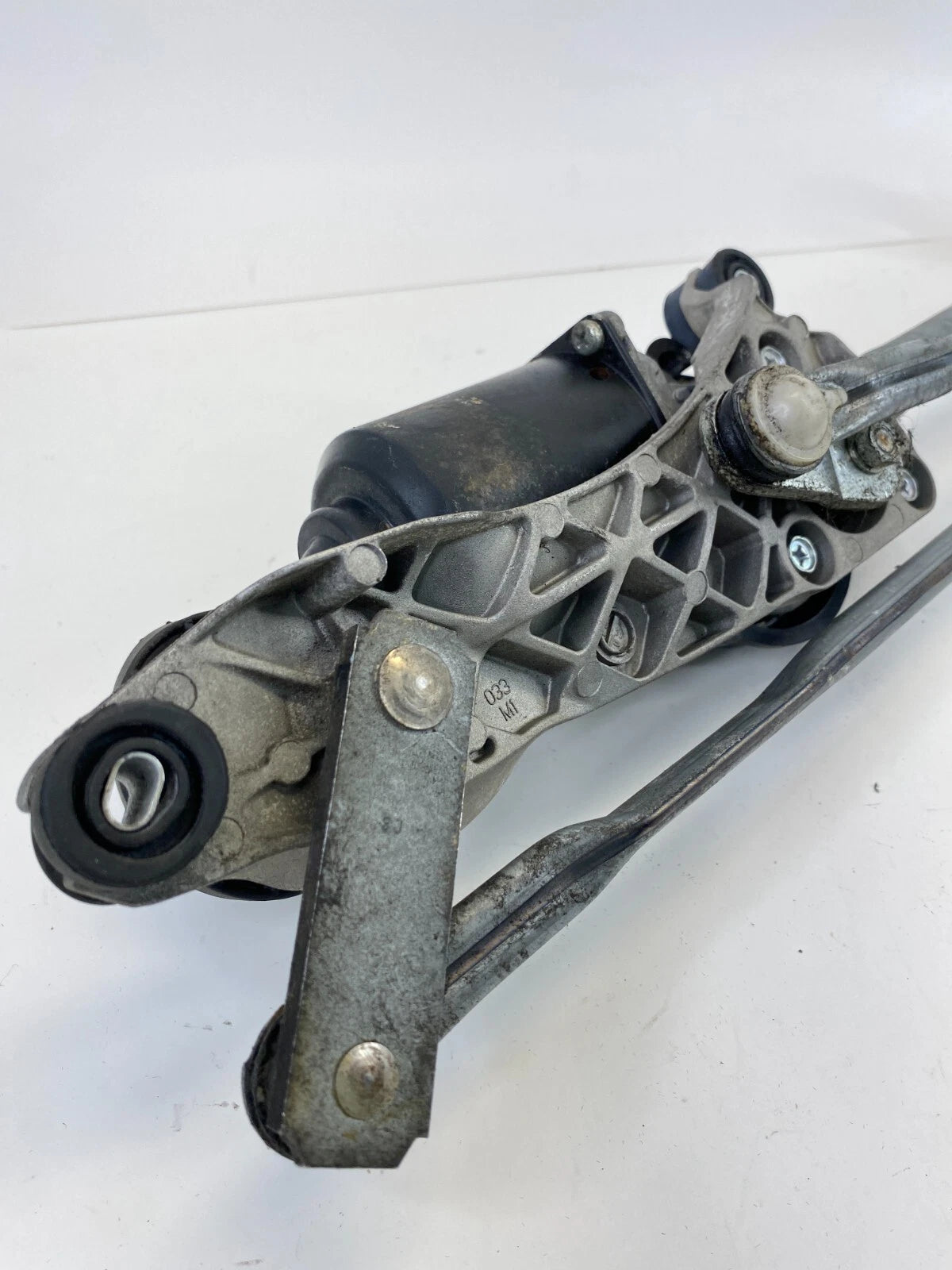 2004-2008 TOYOTA SOLARA FRONT WINDSHIELD WIPER MOTOR W/ LINKAGE 85110-AA050 OEM