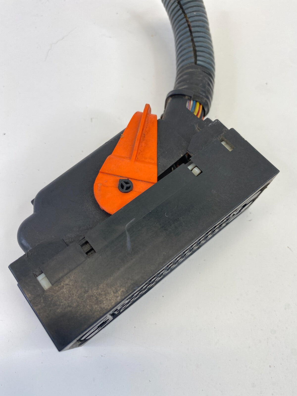 2005 Nissan Armada 5.6L AT 4WD ABS Anti Lock Brake Pump Connector Plug Relay OEM