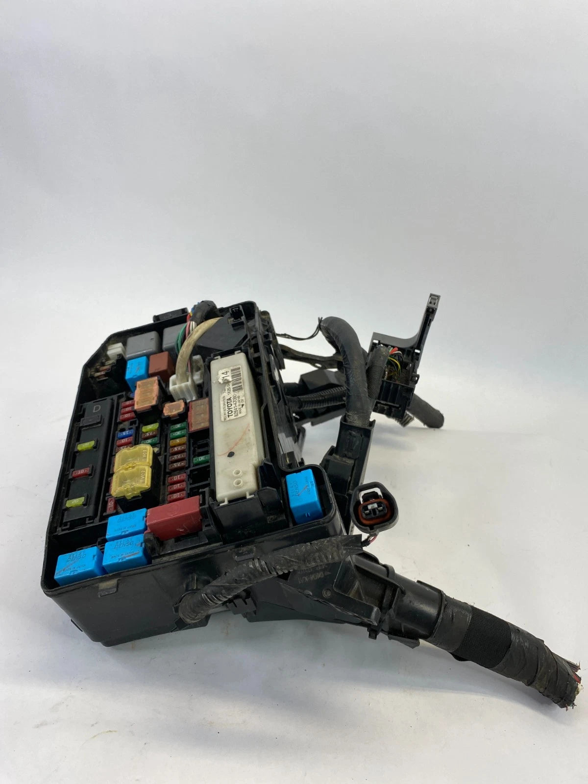 2011-2015 TOYOTA PRIUS ENGINE INTEGRATION RELAY FUSE BOX BLOCK OEM 82641-47090