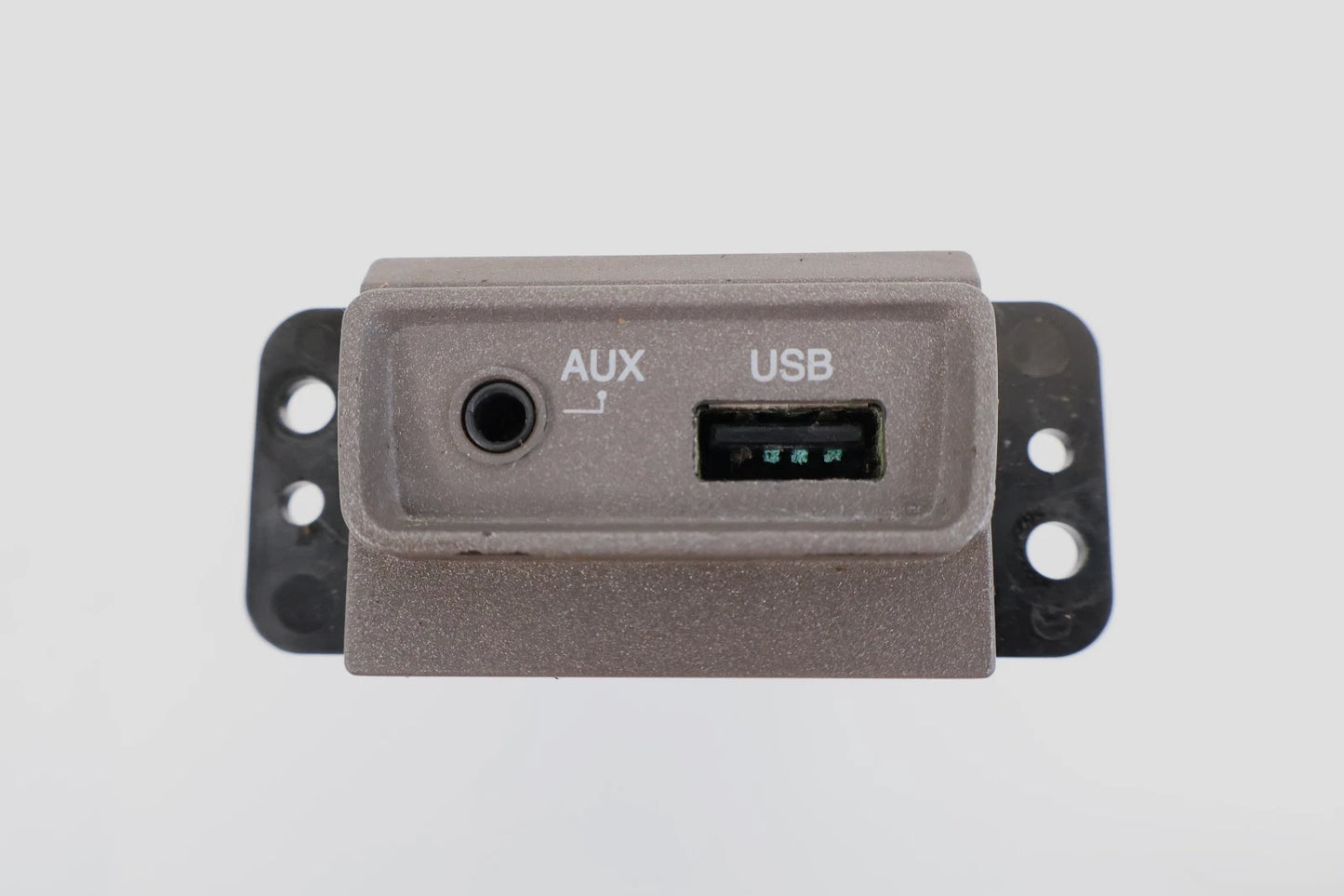 2009-2011 KIA RIO AUX USB PORT AUDIO INPUT JACK ASSEMBLY OEM 96120-1G200W6