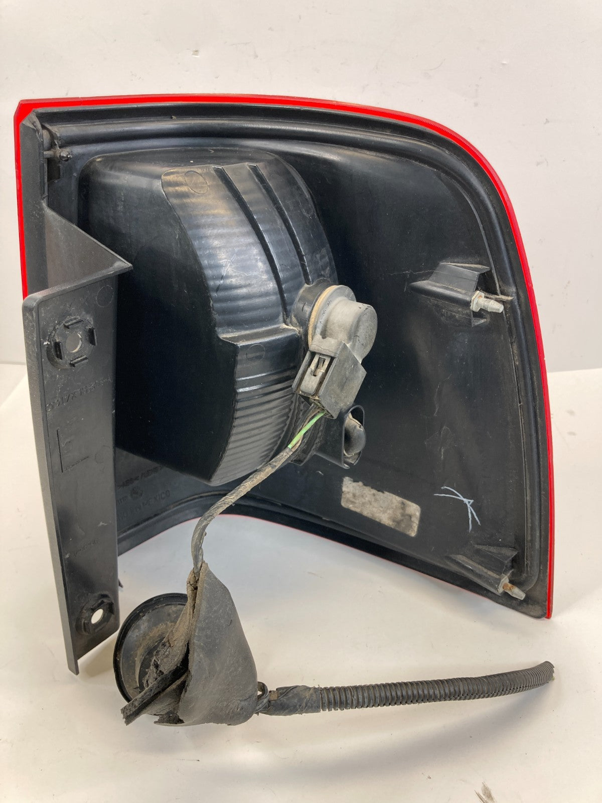 2002-2006 Lincoln Navigator Left Side Taillight Tail Lamp Assy 2L7X-13B505-A OEM