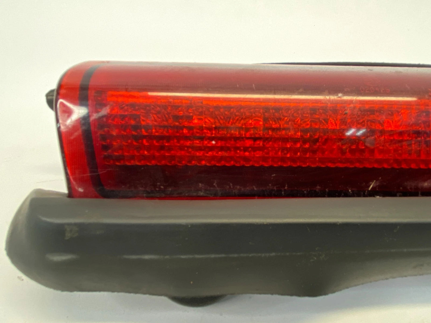 2000-2006 CHEVROLET TAHOE REAR 3RD THIRD BRAKE LIGHT STOP LAMP ASSY 15170955 OEM
