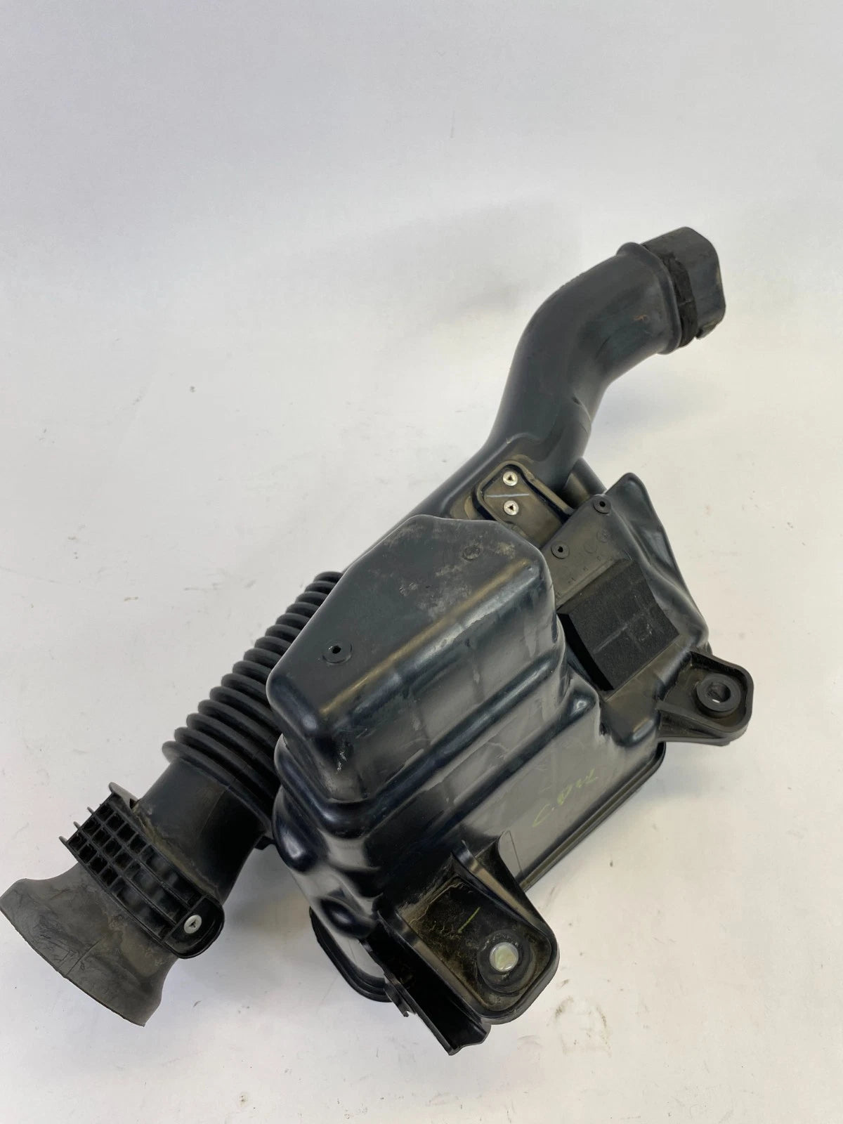 2010 2011 TOYOTA PRIUS 1.8L ENGINE AIR INSTAKE RESONATOR ASSY 17750-37010 OEM