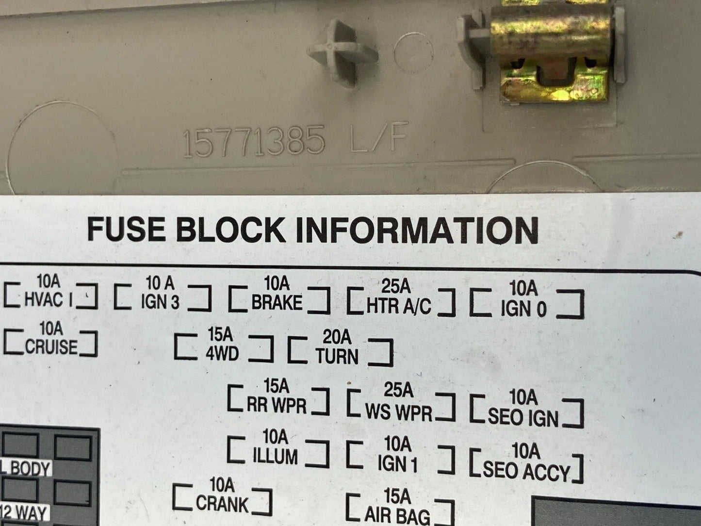 2000-2006 GMC YUKON TAHOE LEFT DASH END CAP INTERIOR FUSE BOX COVER 15771385