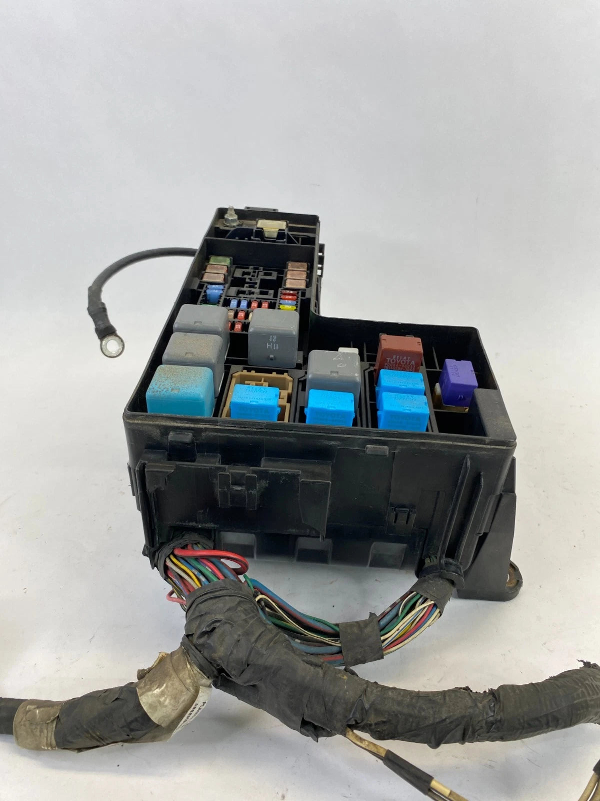 2003-2006 TOYOTA TUNDRA 4.0L V6 A/T ENGINE COMPARTMENT FUSE RELAY JUNCTION BOX