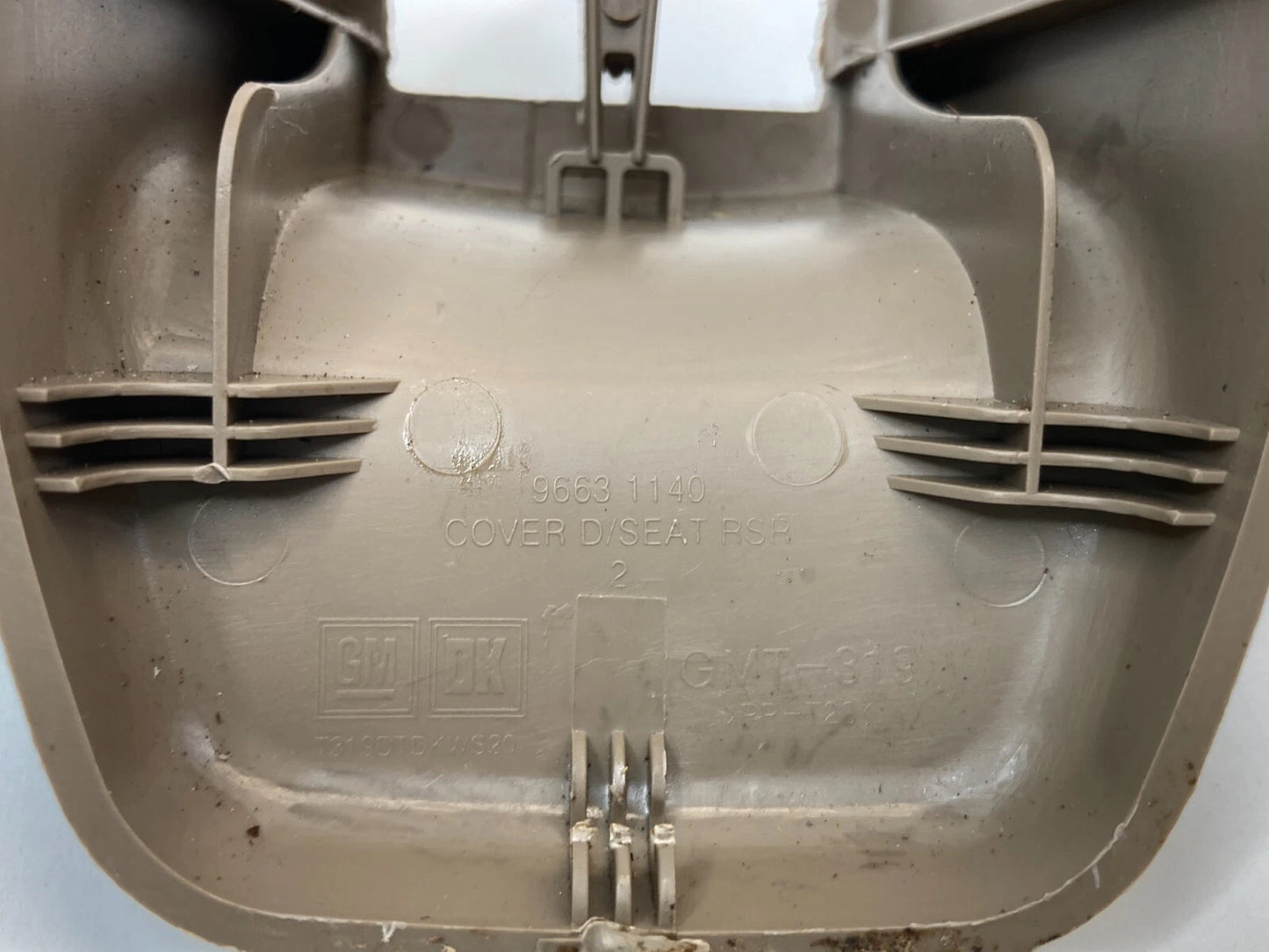 2008-2010 SATURN VUE 4-DR FRONT RIGHT SEAT TRACK END COVER TRIM CAP 96631140 OEM