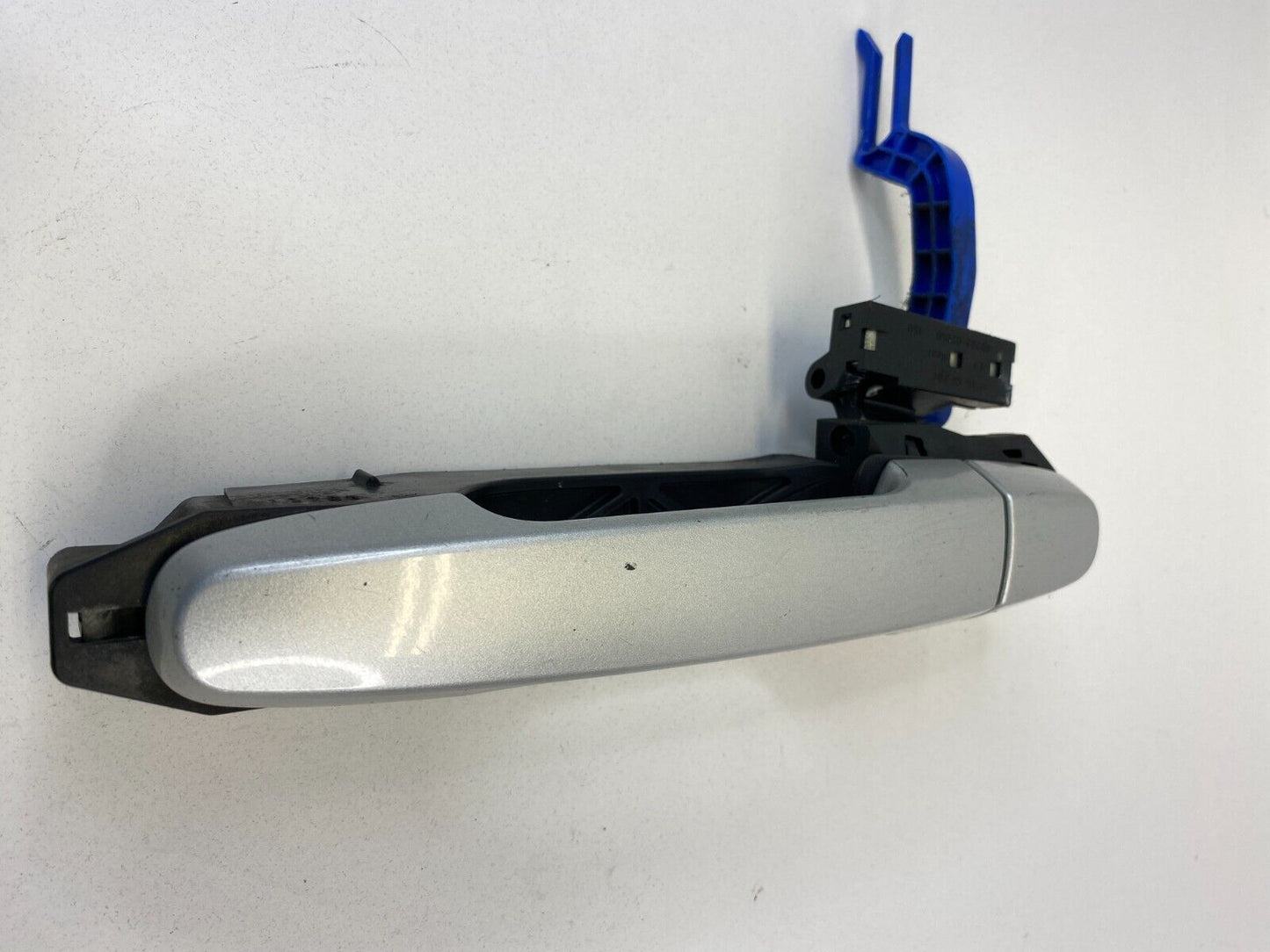 2009-2013 Toyota Matrix Rear Left Side Exterior Door Handle 69232-02050 OEM