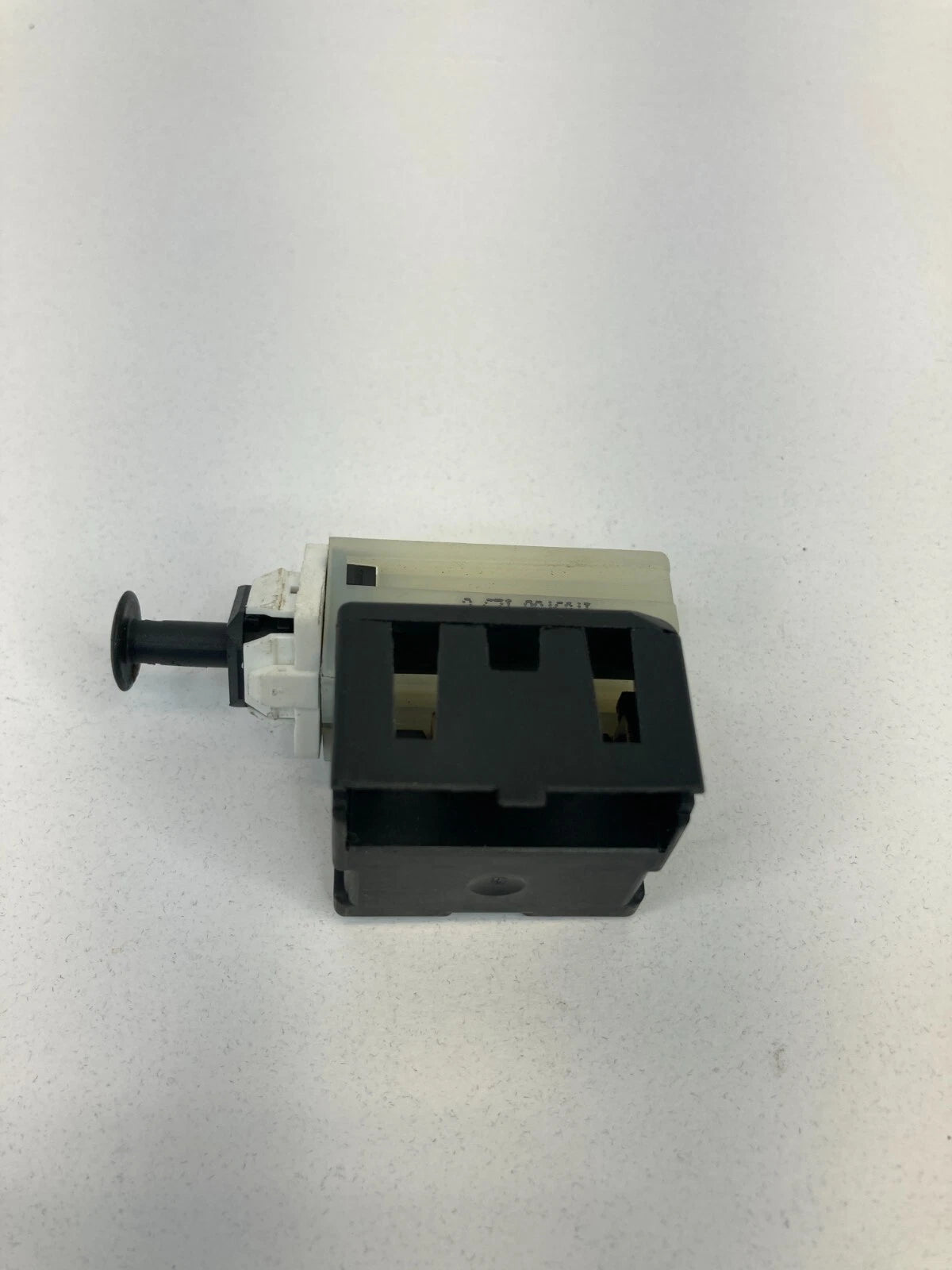 2005 06 07 08 09 2010 JEEP GRAND CHEROKEE BRAKE LIGHT STOP LAMP SWITCH