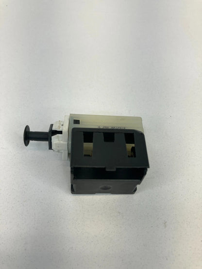 2005 06 07 08 09 2010 JEEP GRAND CHEROKEE BRAKE LIGHT STOP LAMP SWITCH