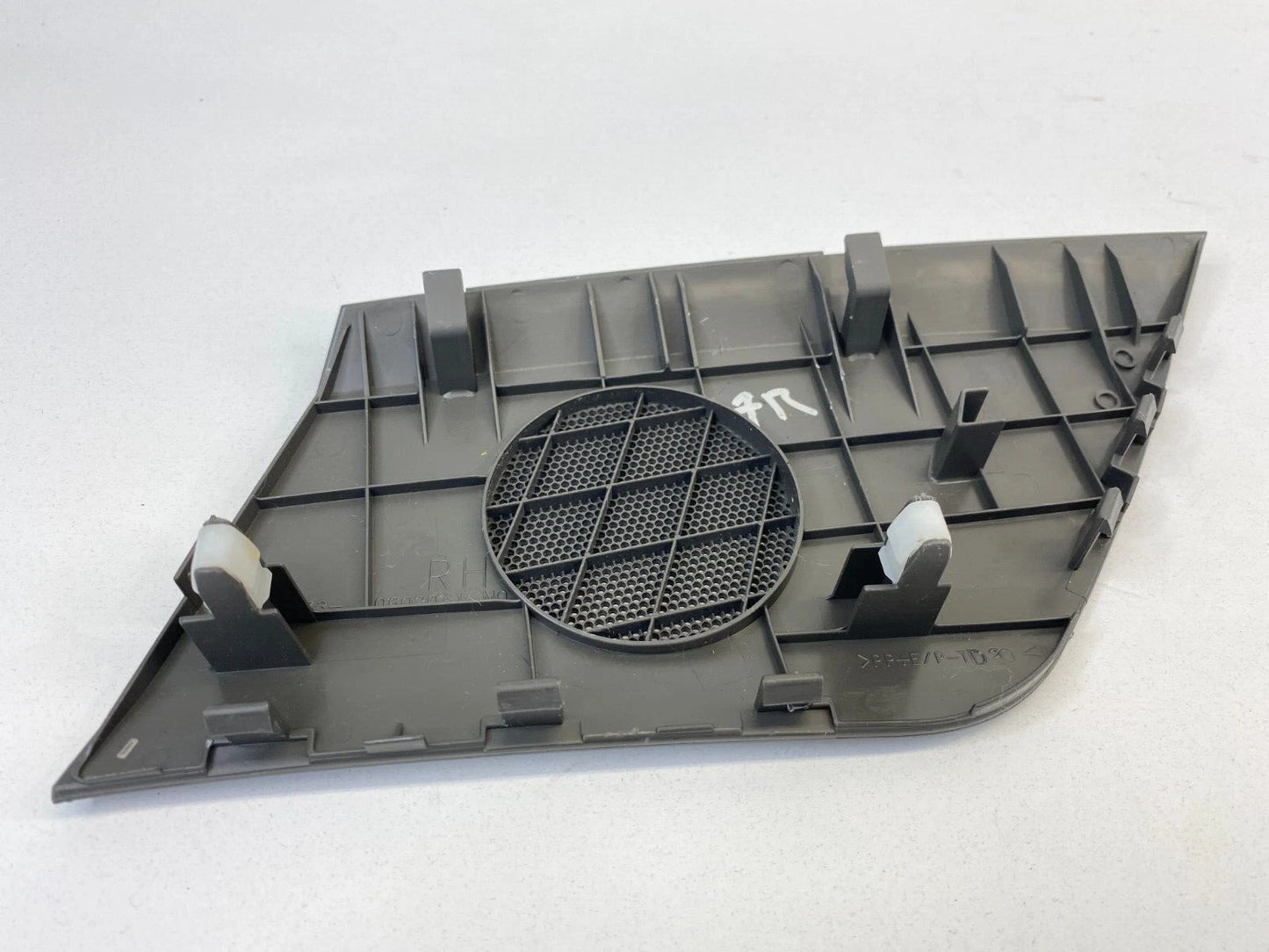 07-11 TOYOTA CAMRY RIGHT SIDE DASH SPEAKER TWEETER GRILLE COVER TRIM 06020A1 OEM