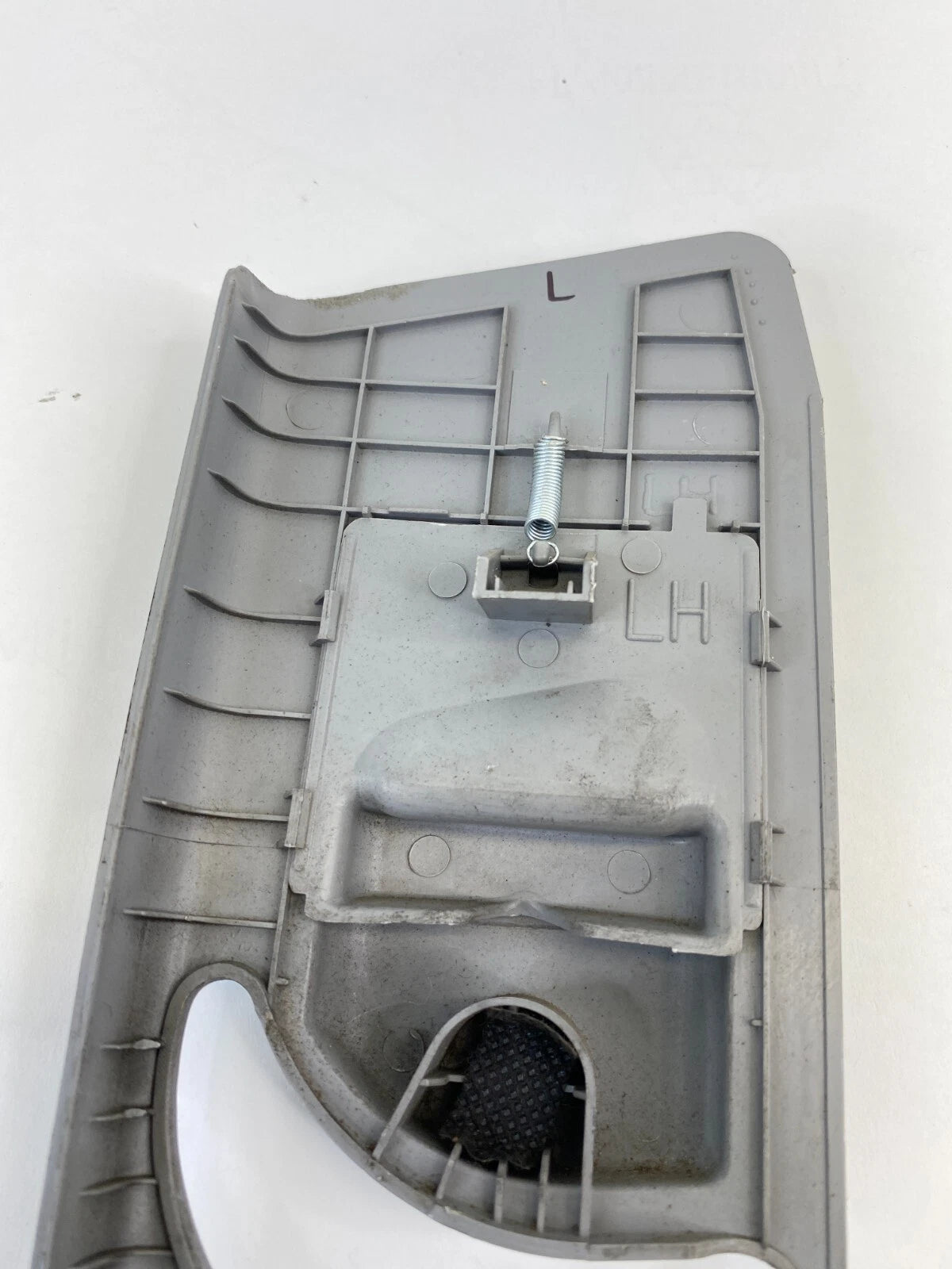 07-10 HYUNDAI ELANTRA FRONT LEFT DRIVER B PILLAR SEAT BELT ADJUSTER COVER TRIM