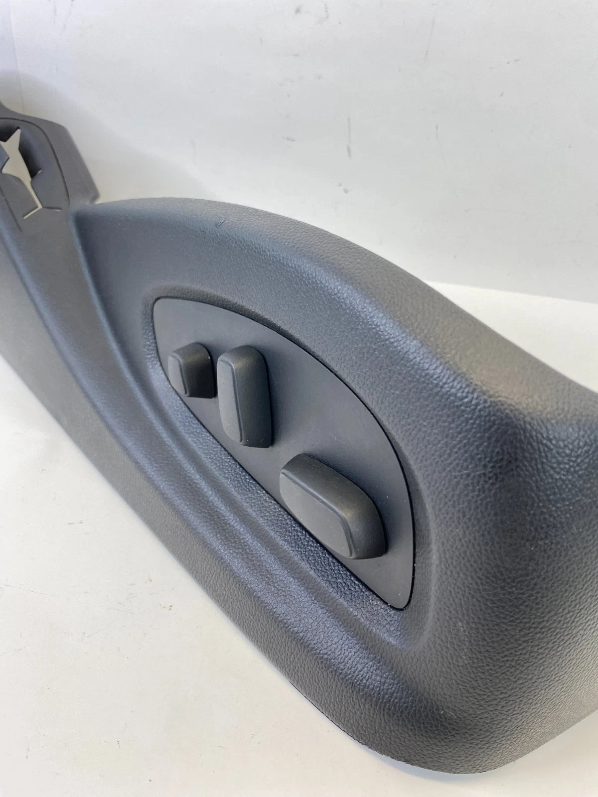 2013-2019 CADILLAC ATS FRONT RIGHT SEAT ADJUSTER SWITCH W/ BEZEL TRIM 2118360