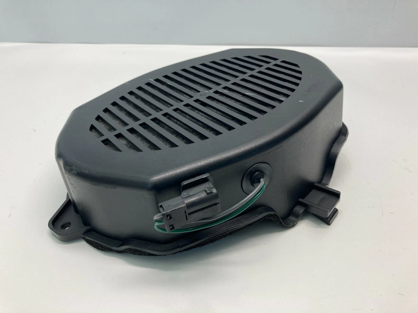 2001-2005 BMW 325I 330I REAR RIGHT SIDE DOOR SPEAKER SUBWOOFER 65138369940 OEM