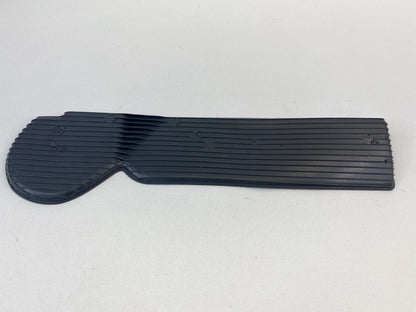 06-10 VW VOLKSWAGEN PASSAT FRONT RIGHT DOOR PANEL MAT LINER RUBBER 3C1-868-134