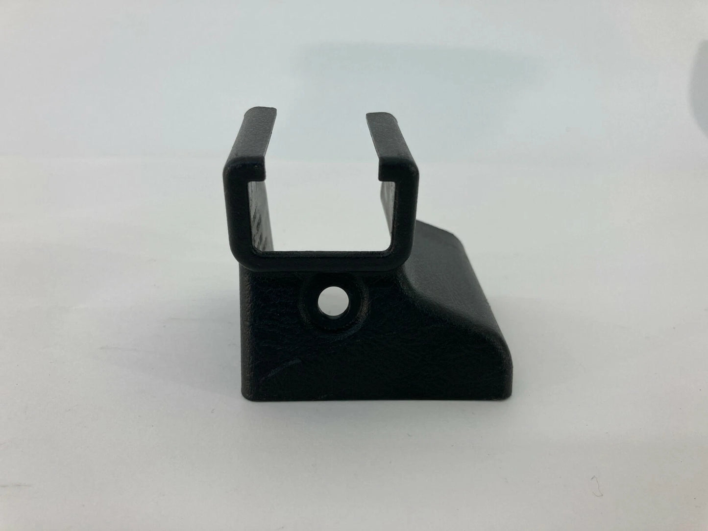 04-06 KIA AMANTI SEDAN RIGHT PASSENGER SIDE TRACK END COVER PANEL 88566-3F002