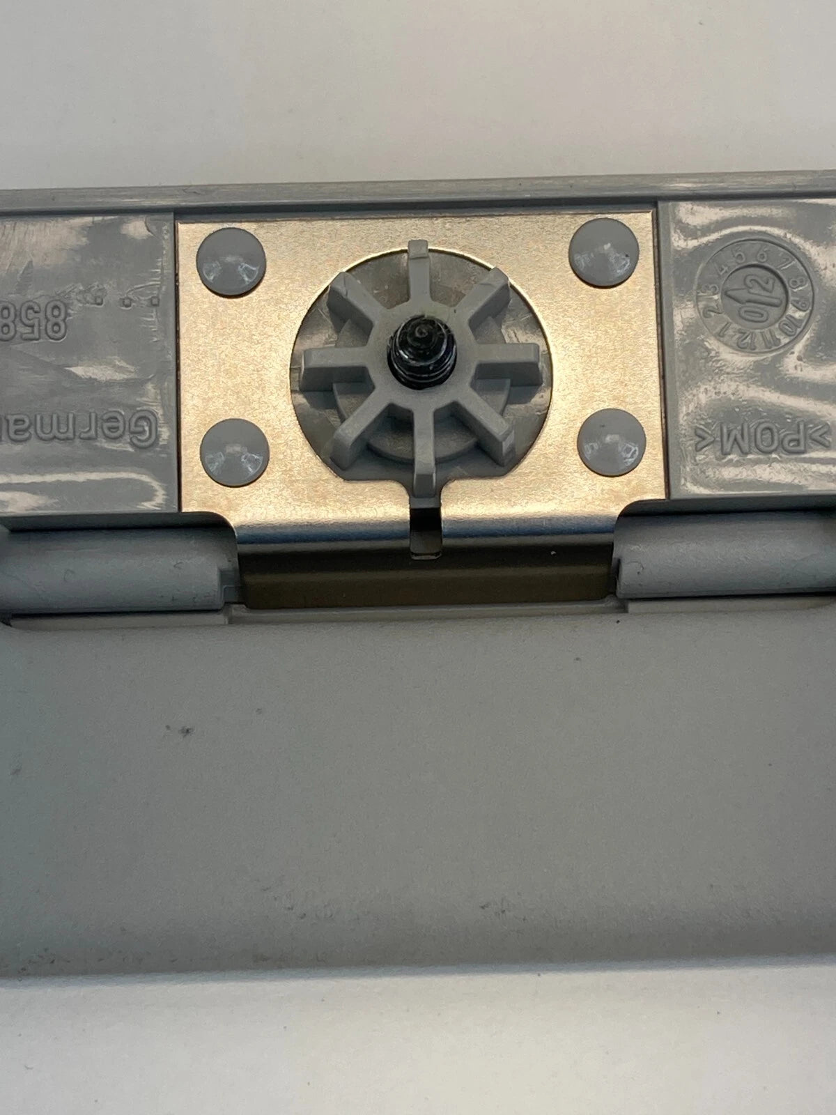 98-05 VOLKSWAGEN PASSAT CENTER MIDDLE TOP SUNVISOR SUN VISOR SHADE 3B0858555D