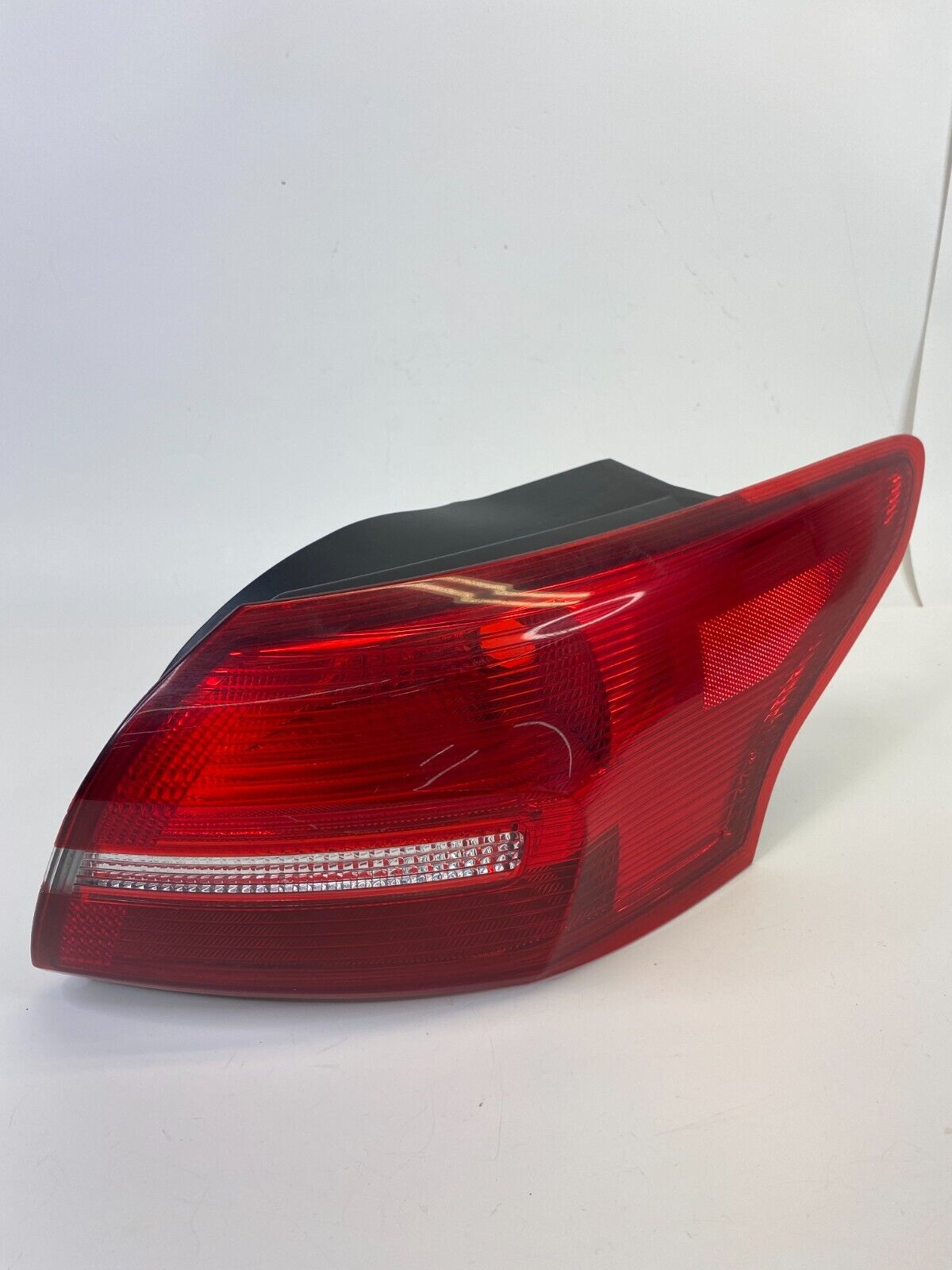 2015-2018 Ford Focus SEL Sedan 4-DR 2.0L Right Tail Light Taillight F1EB-13404