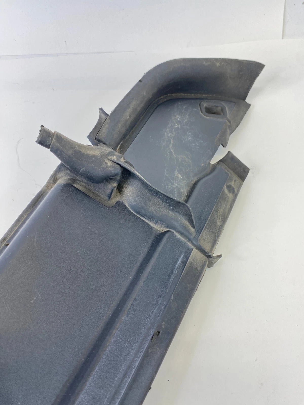 2011-2019 FORD EXPLORER FRONT DRIVER LEFT FENDER UPPER LEDGE TRIM COVER BRACKET