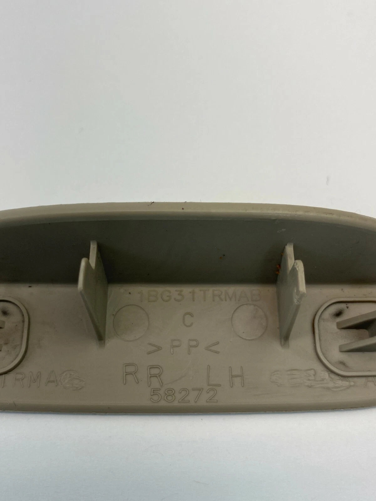 2007-2009 DODGE CALIBER REAR LEFT DRIVER DOOR PLUG PANEL SCREW BOLT COVER TRIM