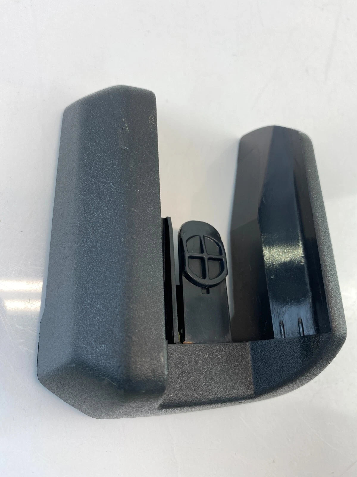 2005 2006 2007 2008 2009 VOLVO S60 FRONT RIGHT SEAT RAIL COVER TRIM 30675581 OEM